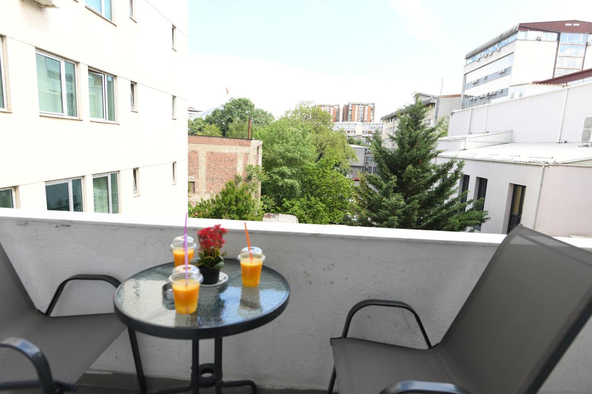 Cinema Vardar Apartment Skopje Exteriör bild